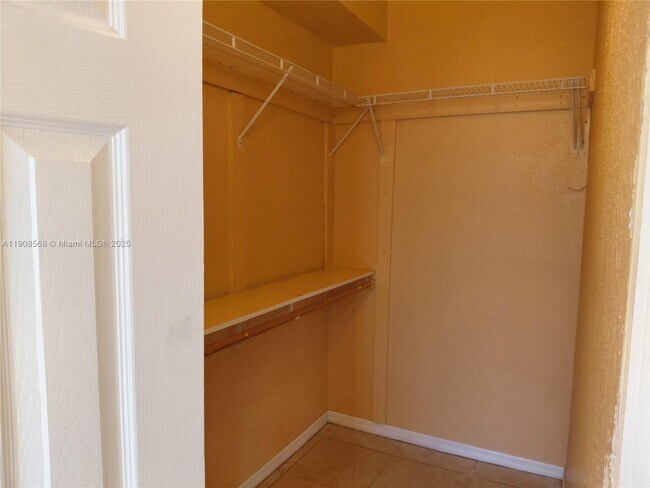 Building Photo - 83 NE 13th Ave