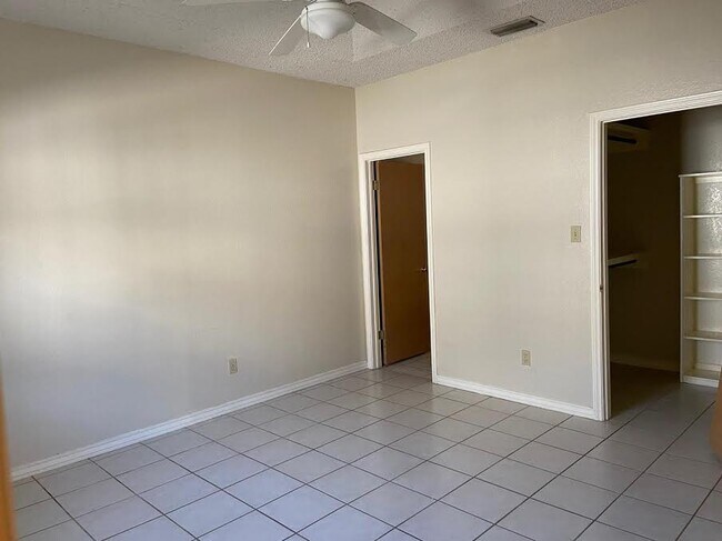 Building Photo - 709 Nightingale Ave