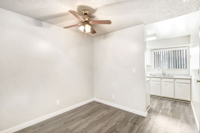 Building Photo - Beautiful 1 bedroom 1 Bath Unit
