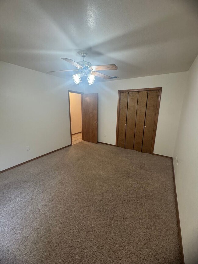 Building Photo - 3Bd 2Bth Home in the Sought-after Colonial...