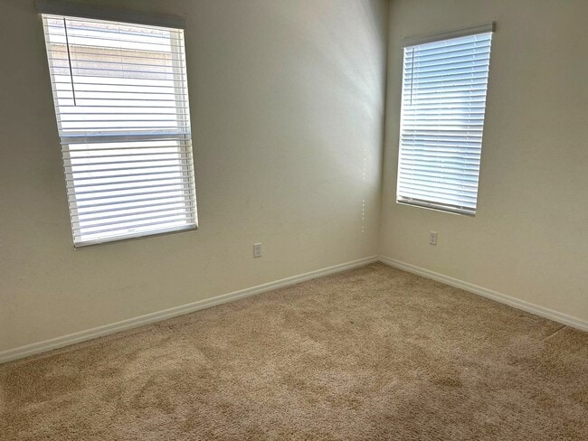 Building Photo - 7604 Oakmoss Loop