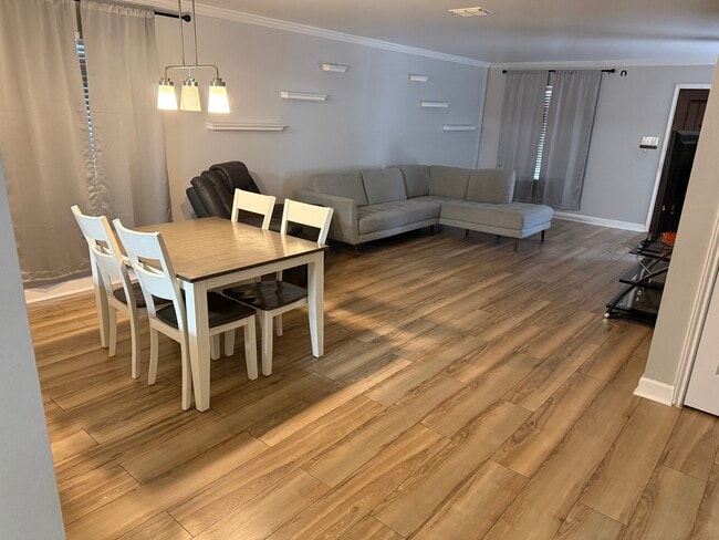 Building Photo - 215 Mallow Grove