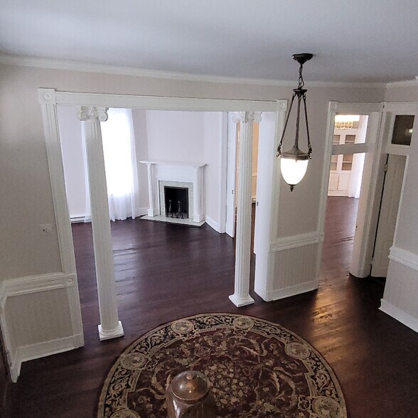 Building Photo - 233 S Prospect St