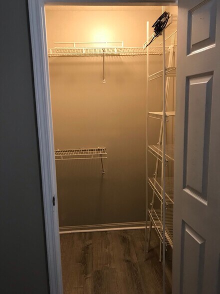 Building Photo - 2113 Magazine St