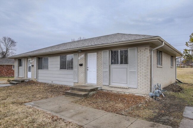 Building Photo - 514 NE Corder St