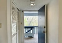 Building Photo - Lovely Studio in Gated Community Utilities Included
