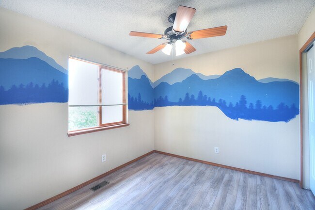 Building Photo - 2540 Lyncrest Dr