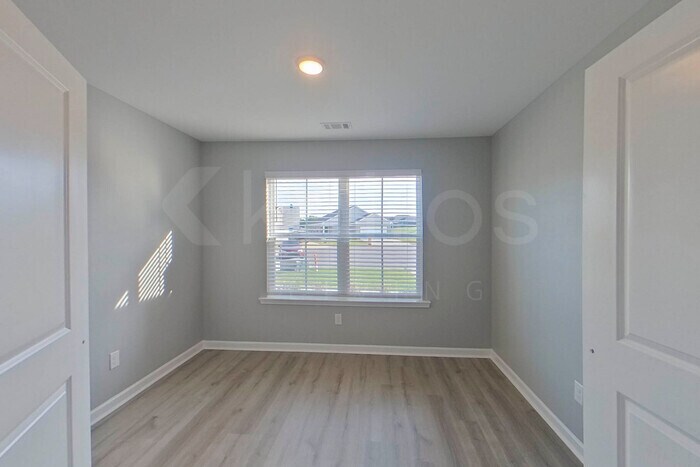 Building Photo - 661 June St