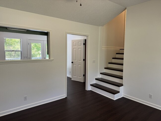 Building Photo - 10125 N Twin Springs Rd