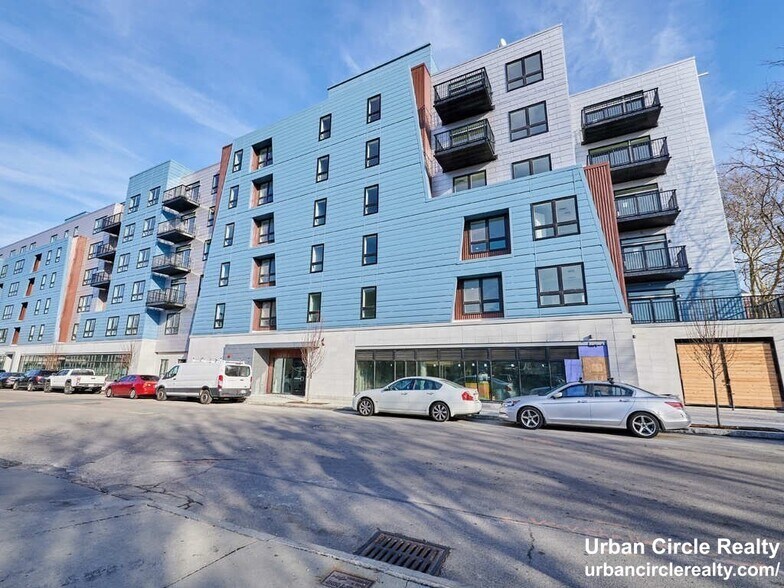 Building Photo - 301 Border St