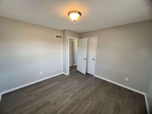 Building Photo - Beautiful Home with Two Living Rooms and Plenty of Outdoor Space