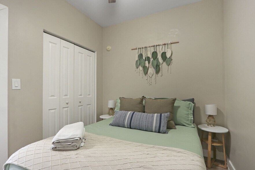 Building Photo - 1009 Front St