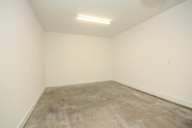 Building Photo - 1110 Greenleaf Ave