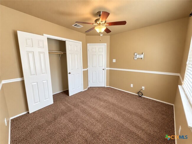 Building Photo - 9402 Cricket Dr
