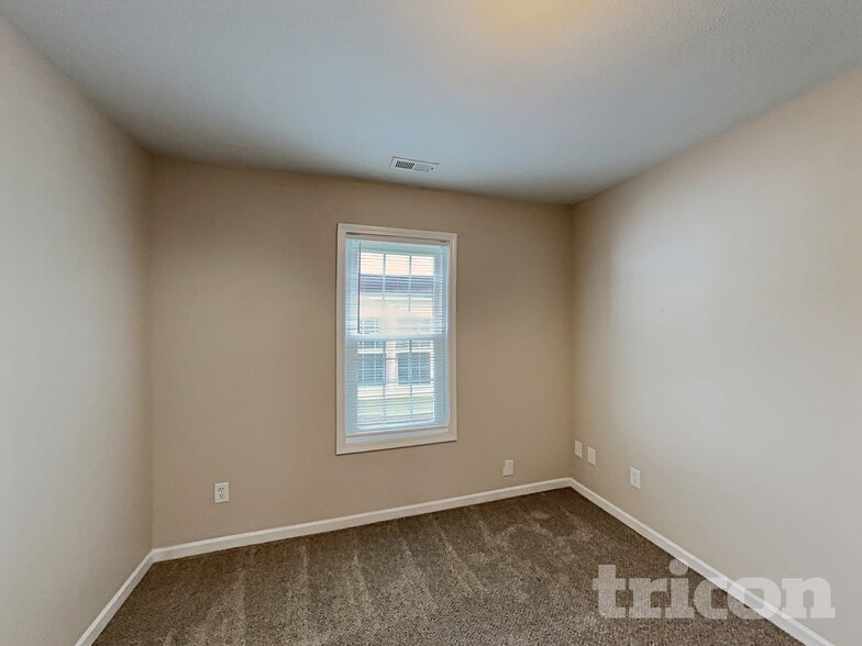 Building Photo - 2013 Kansas City Dr