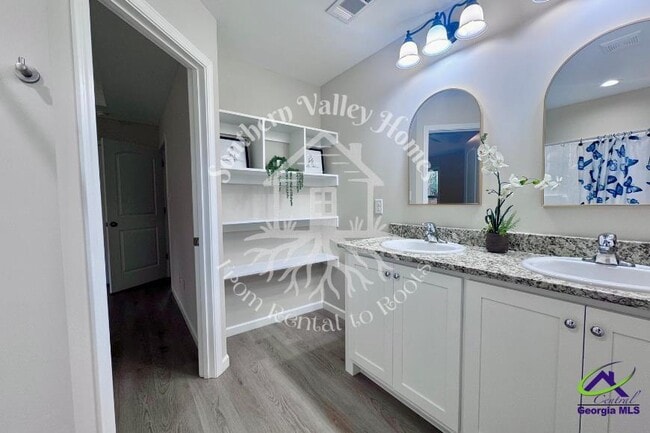 Building Photo - 308 Woodland Dr