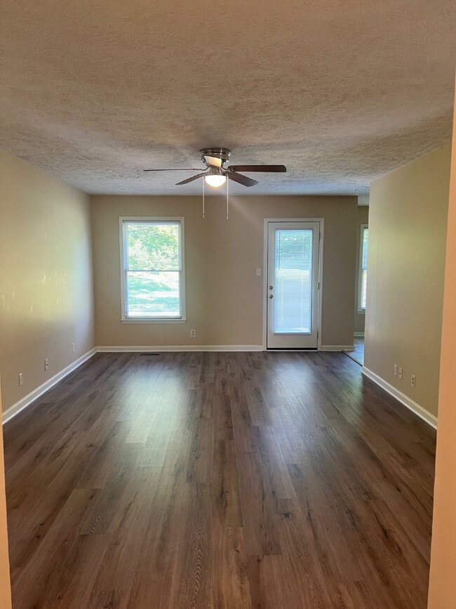 Building Photo - 3413 Clearwater Dr