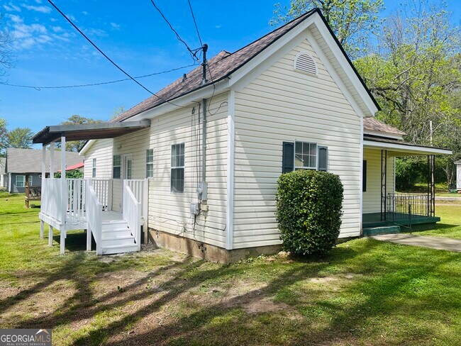 Building Photo - 900 Park Ave