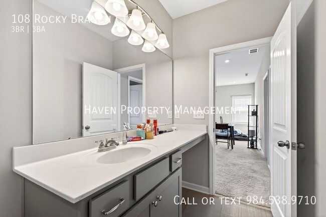 Building Photo - 108 Rocky Br Ct