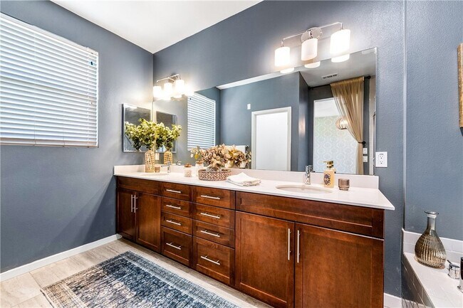 Building Photo - 664 Colorado Cir