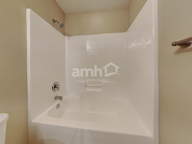 Building Photo - 409 Lakewind Dr