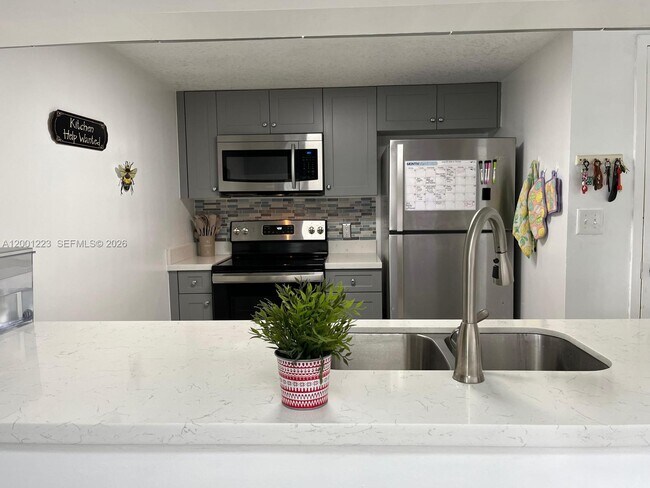 Building Photo - 280 SW 20th Rd