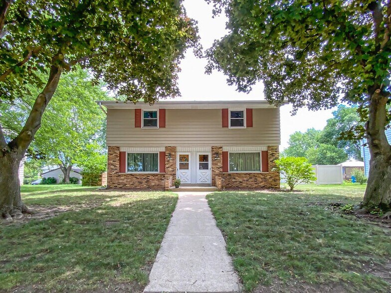 Front of House - 1825 Oakdale Dr