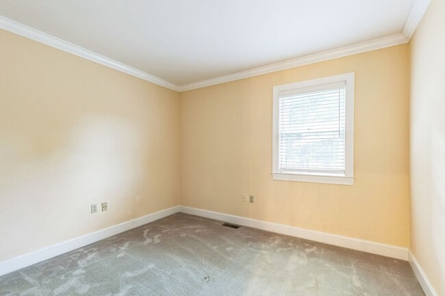 Building Photo - Spacious 5BR House in Pottstown