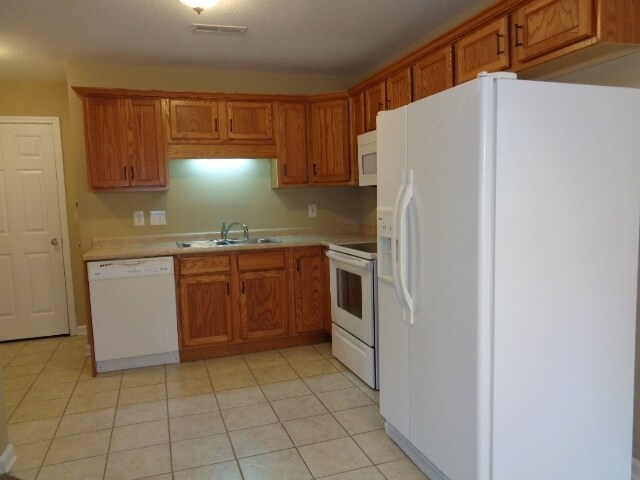 Building Photo - 1006 Hendricks Ct