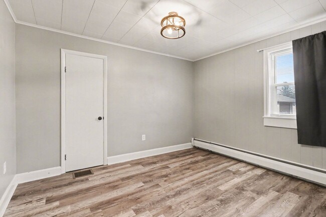 Building Photo - 5885 Avis Ln