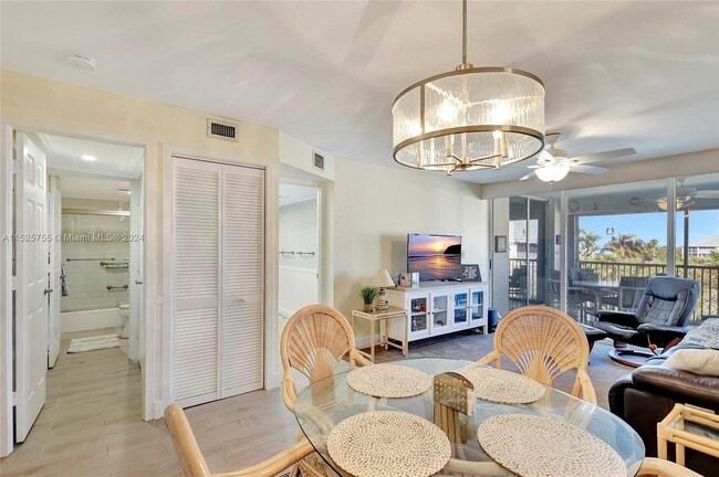 Building Photo - 353 S US Hwy 1