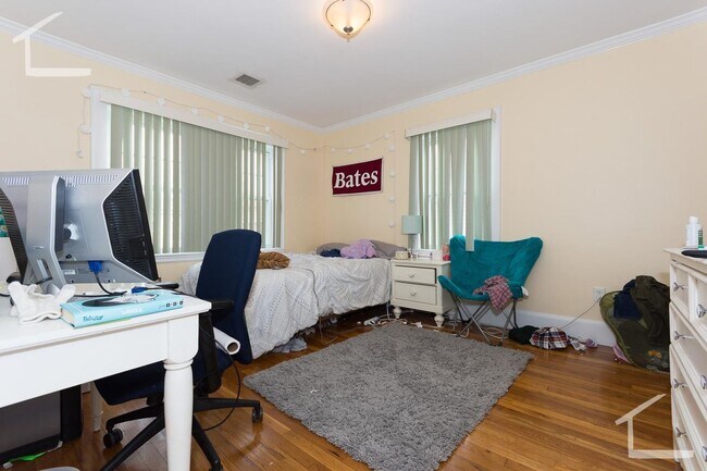 Building Photo - No Security Deposit, Heat, Hot Water Inclu...