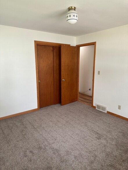 Building Photo - 906 S Christine St