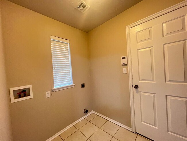 Building Photo - 624 Vickery Ave