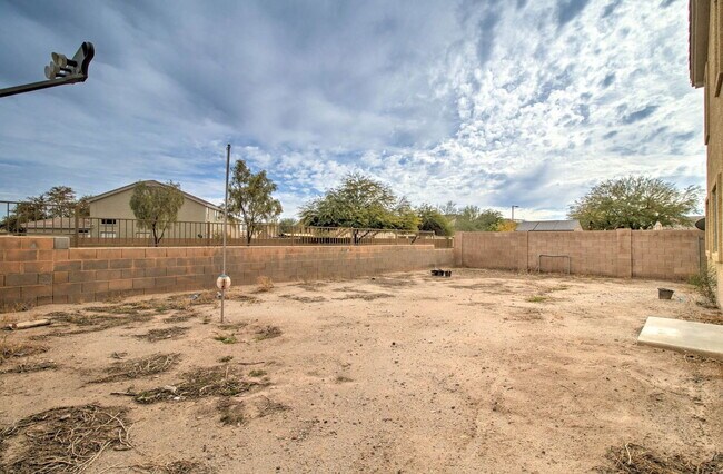 Building Photo - 5659 S 239th Dr