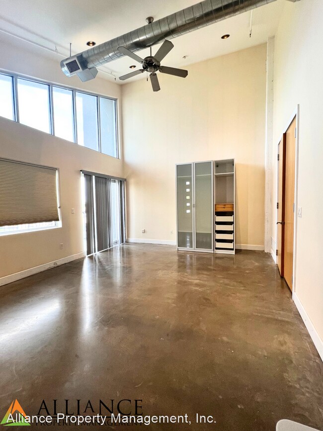 Building Photo - 2 br, 2 bath House - 820 N. Manhattan Ave....