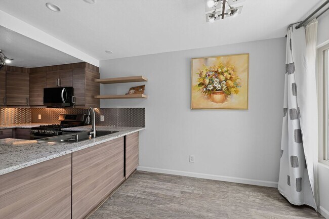 Building Photo - Santee 2 Bedroom 2 Bath Condo with Garage