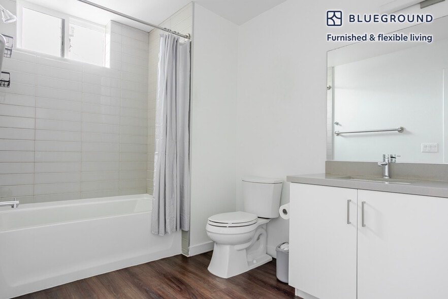 Building Photo - 1011 S Serrano Ave