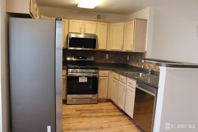 Building Photo - 53 Giera Ct