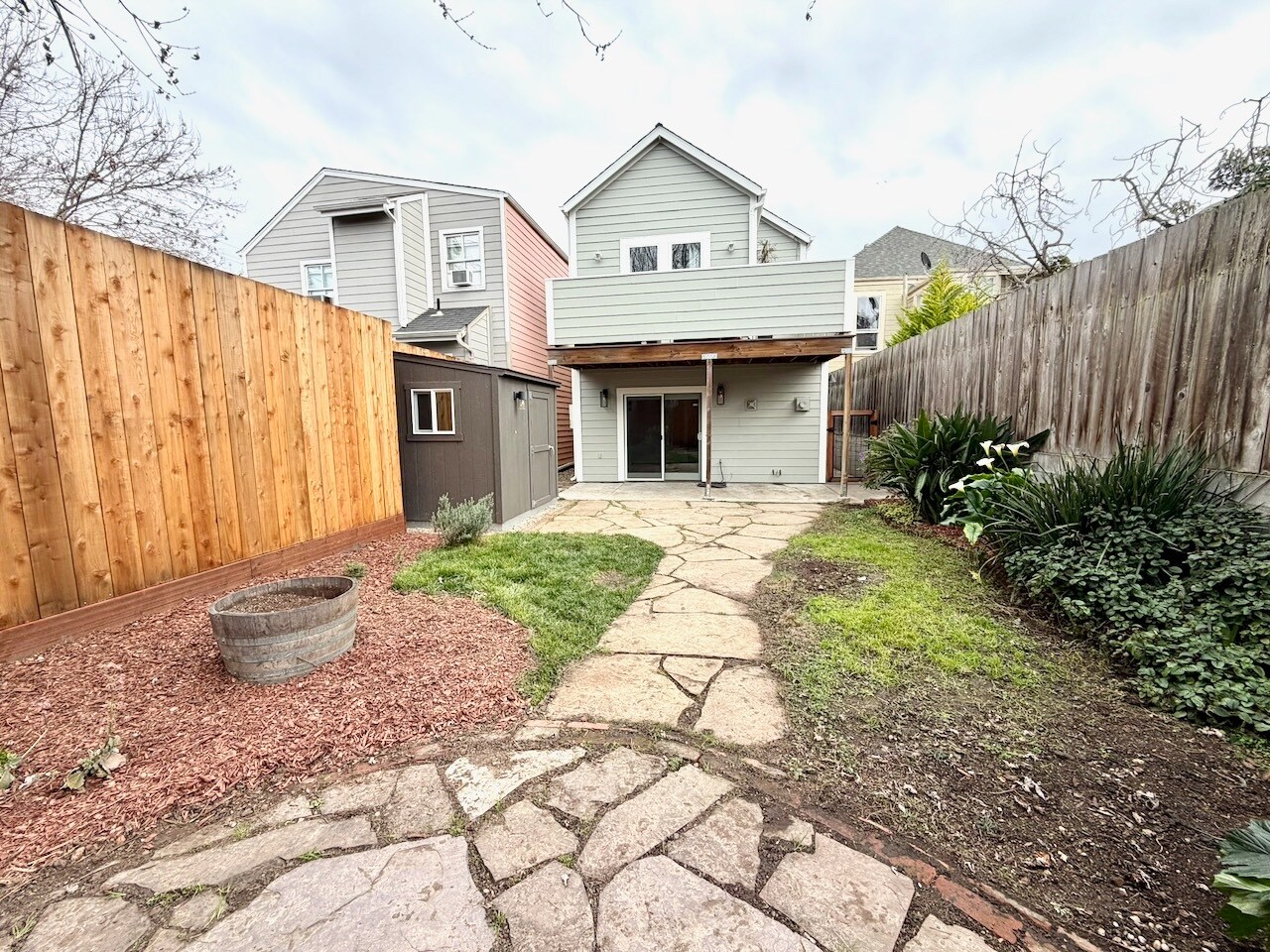 Building Photo - 3263 Louise St