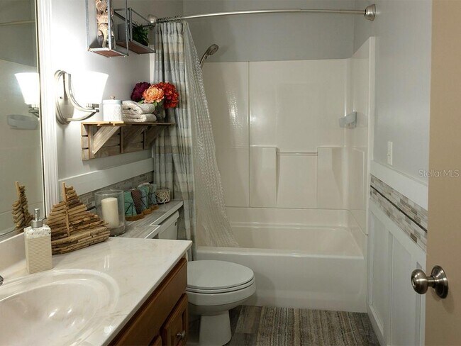 Building Photo - 380 Base Ave E