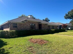 Building Photo - 2312 Blue Cypress Dr
