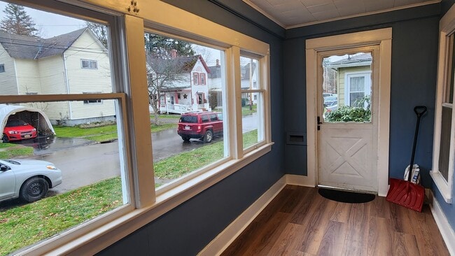 Building Photo - Three Bedroom Single Family Home in Olean NY! Remodeled and in Beautiful, Clean, and Move in Read...