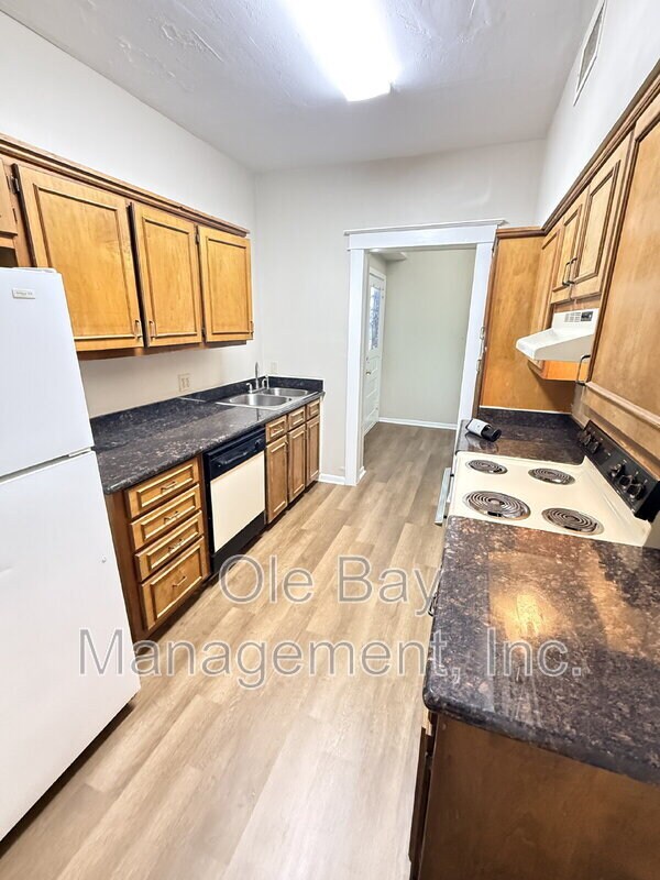 Building Photo - 7 S Monterey St