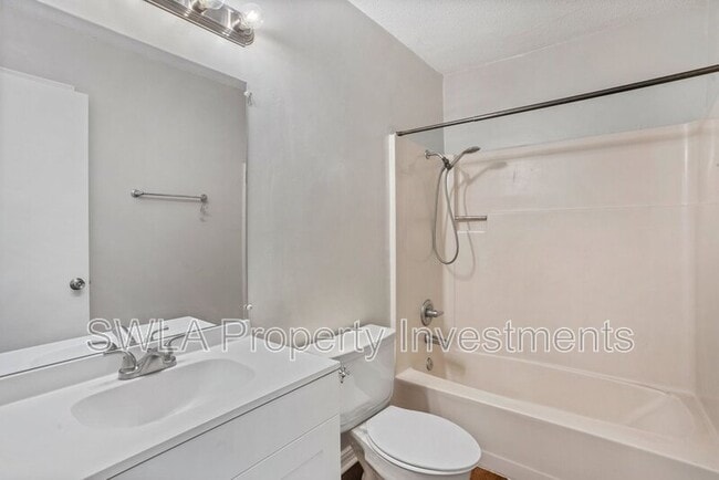 Building Photo - 3221 Ryan St