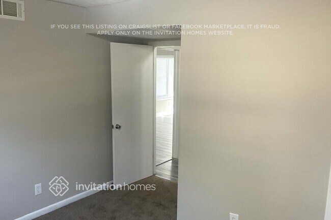 Building Photo - 3697 Glen Falls Dr