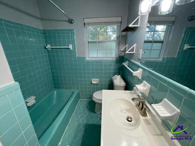 Building Photo - 108 Hillside Terrace