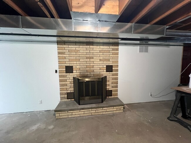 Building Photo - Click the “Apply Now” button or email wapmrentals@gmail.com for a prompt response.