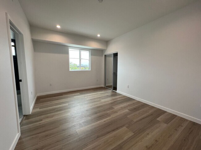 Building Photo - 5526 Blackwelder St