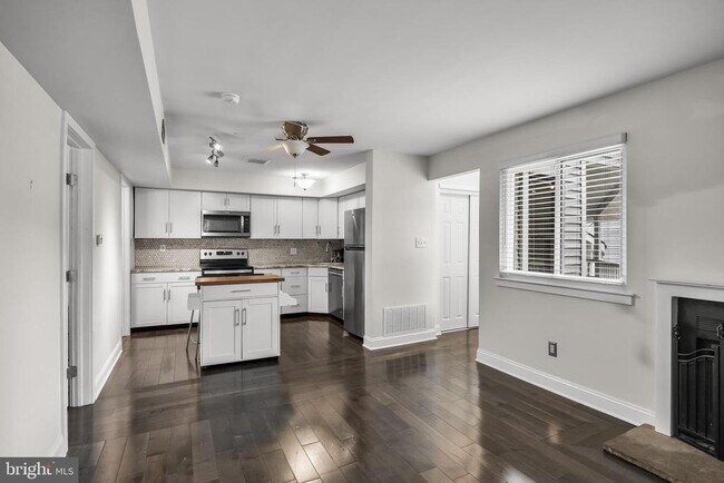 Building Photo - 702 Abbey Ct